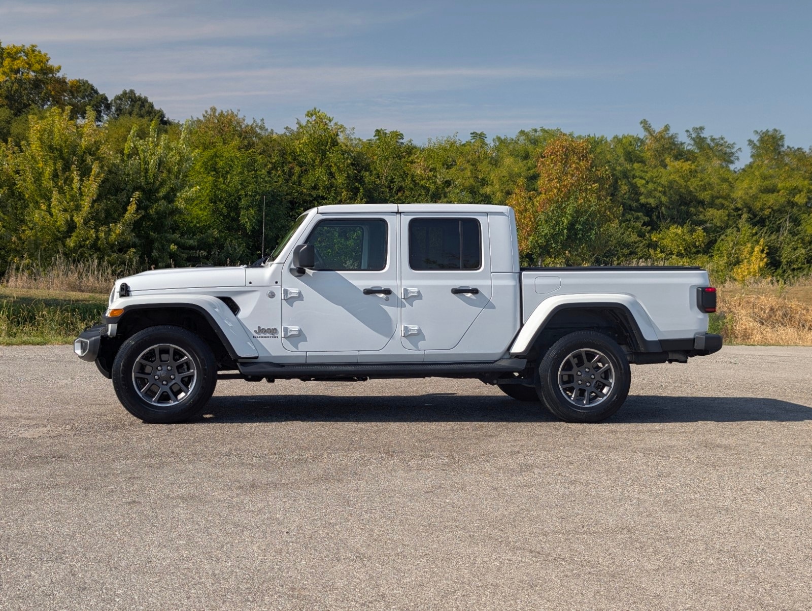 Used 2020 Jeep Gladiator Overland with VIN 1C6HJTFG9LL218034 for sale in Lafayette, IN