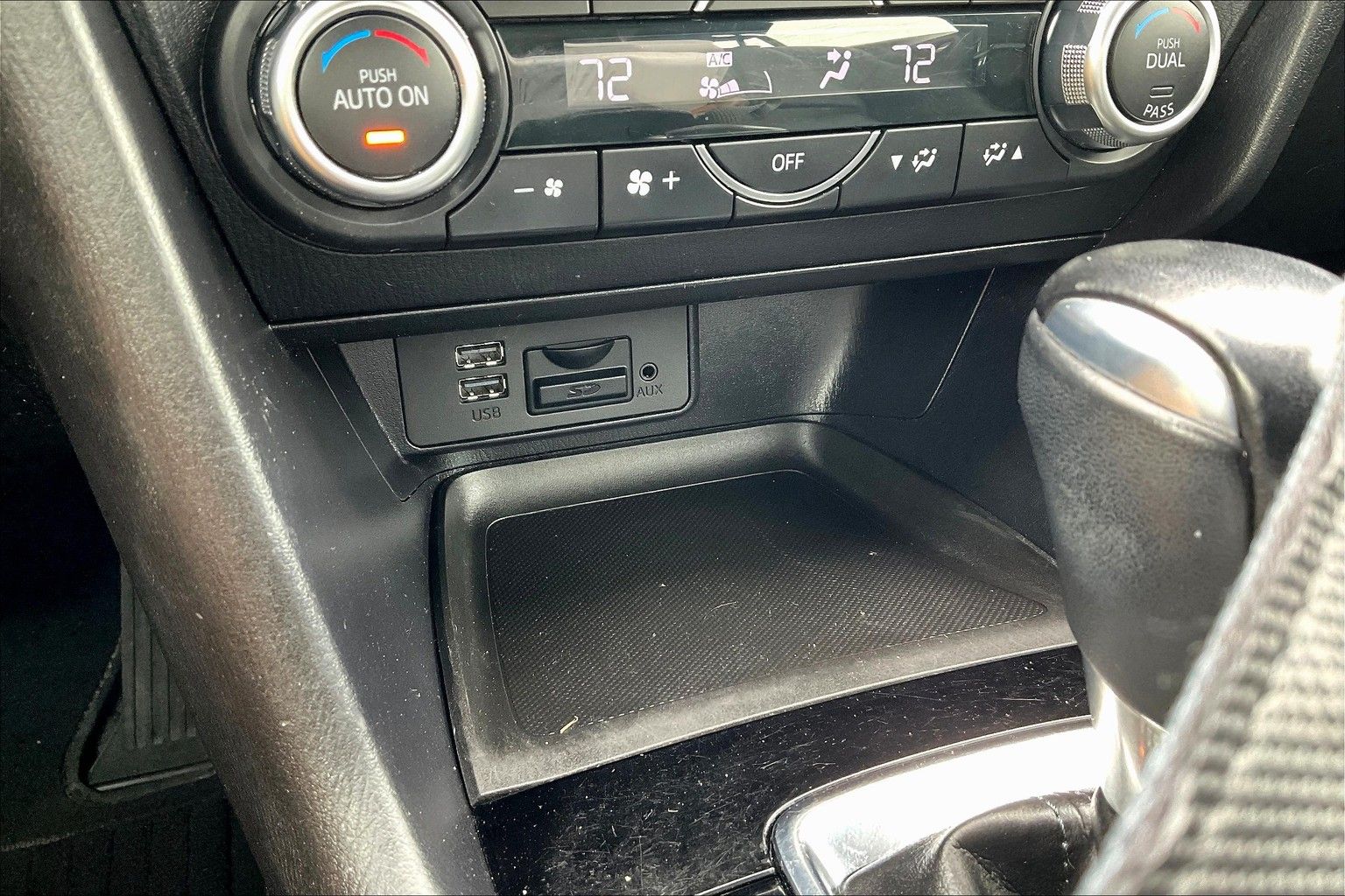 2017 MAZDA MAZDA3 - Image 24