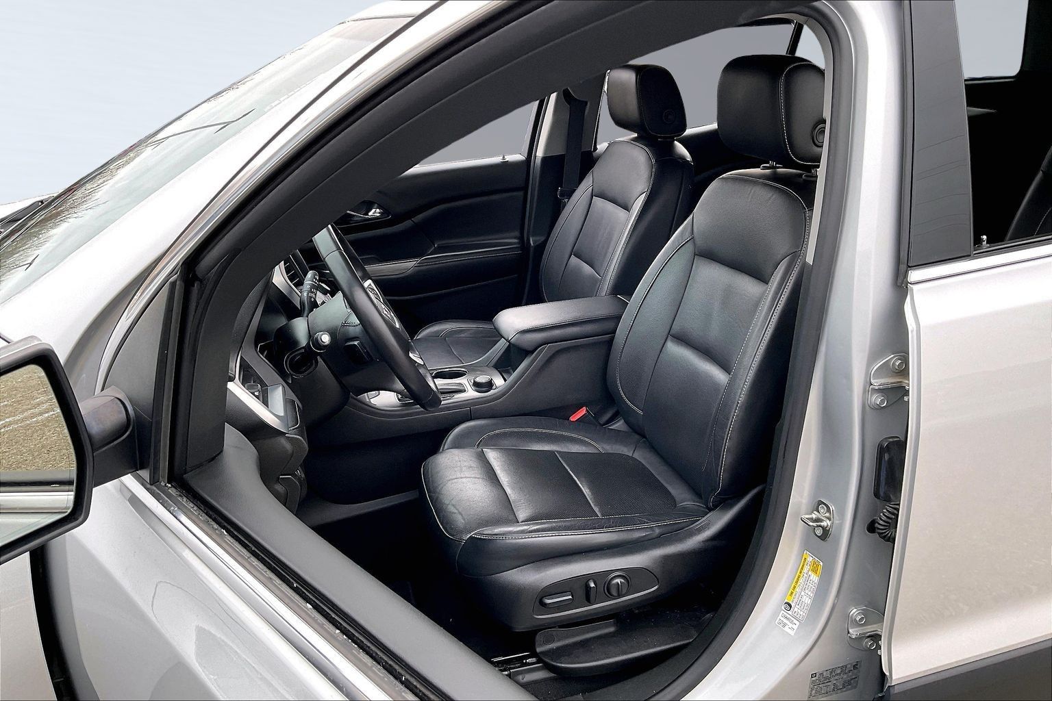 2017 GMC ACADIA - Image 25