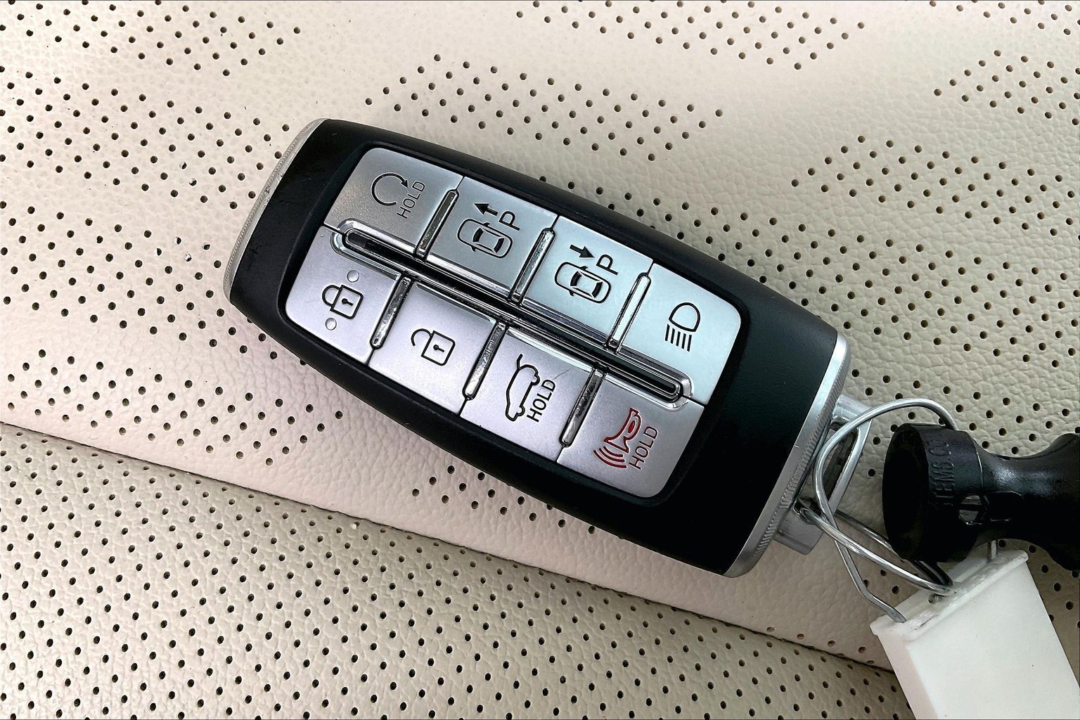 2023 GENESIS GV80 - Image 9