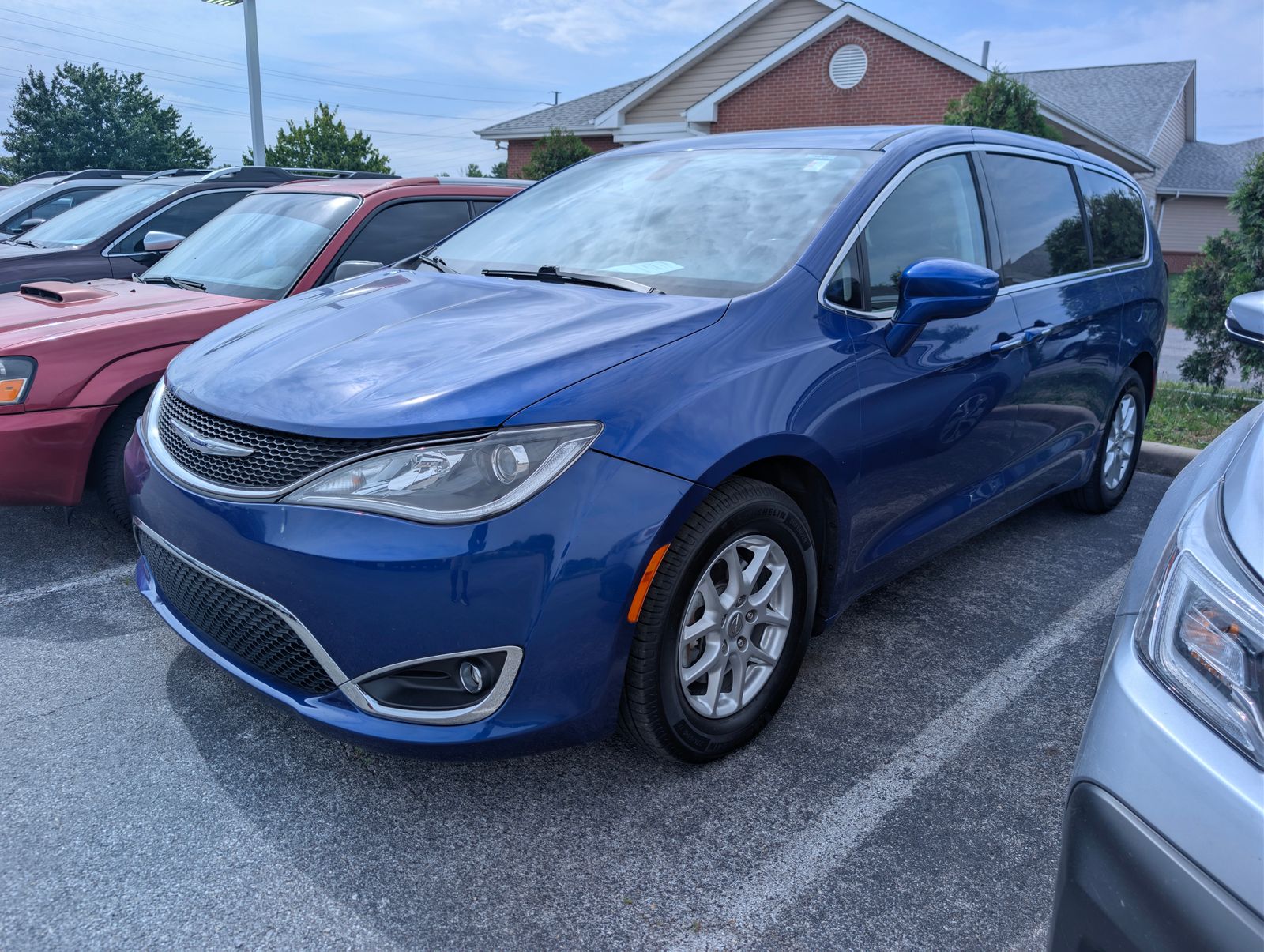 2020 Chrysler Pacifica Touring's photo