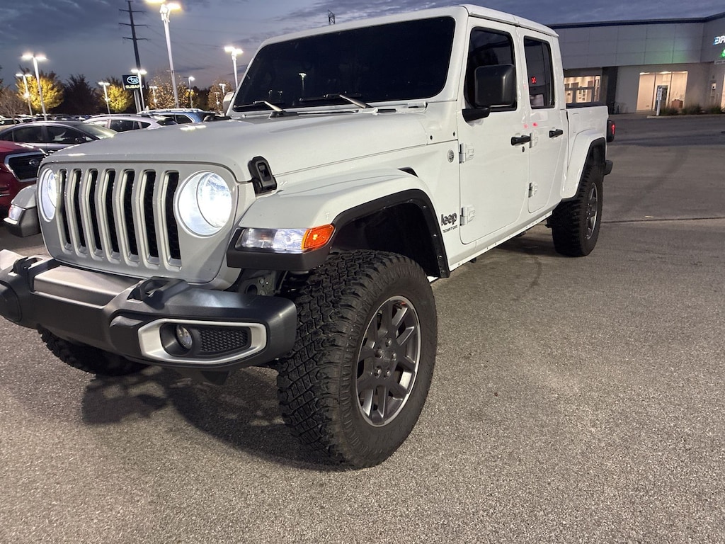 Used 2022 Jeep Gladiator Overland Truck