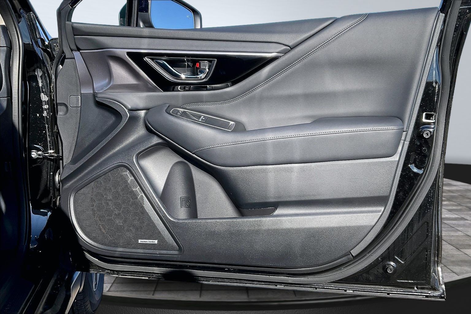 2025 SUBARU OUTBACK - Image 18