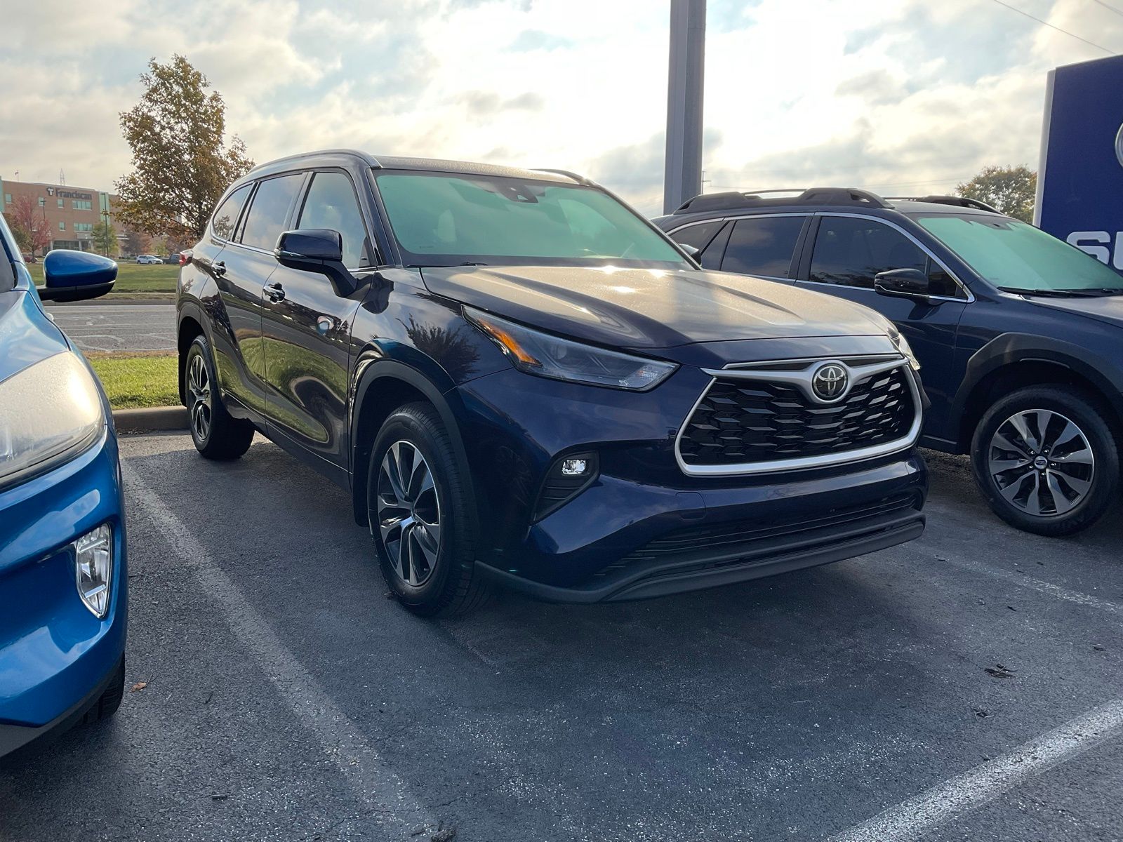 2022 Toyota Highlander XLE photo 2