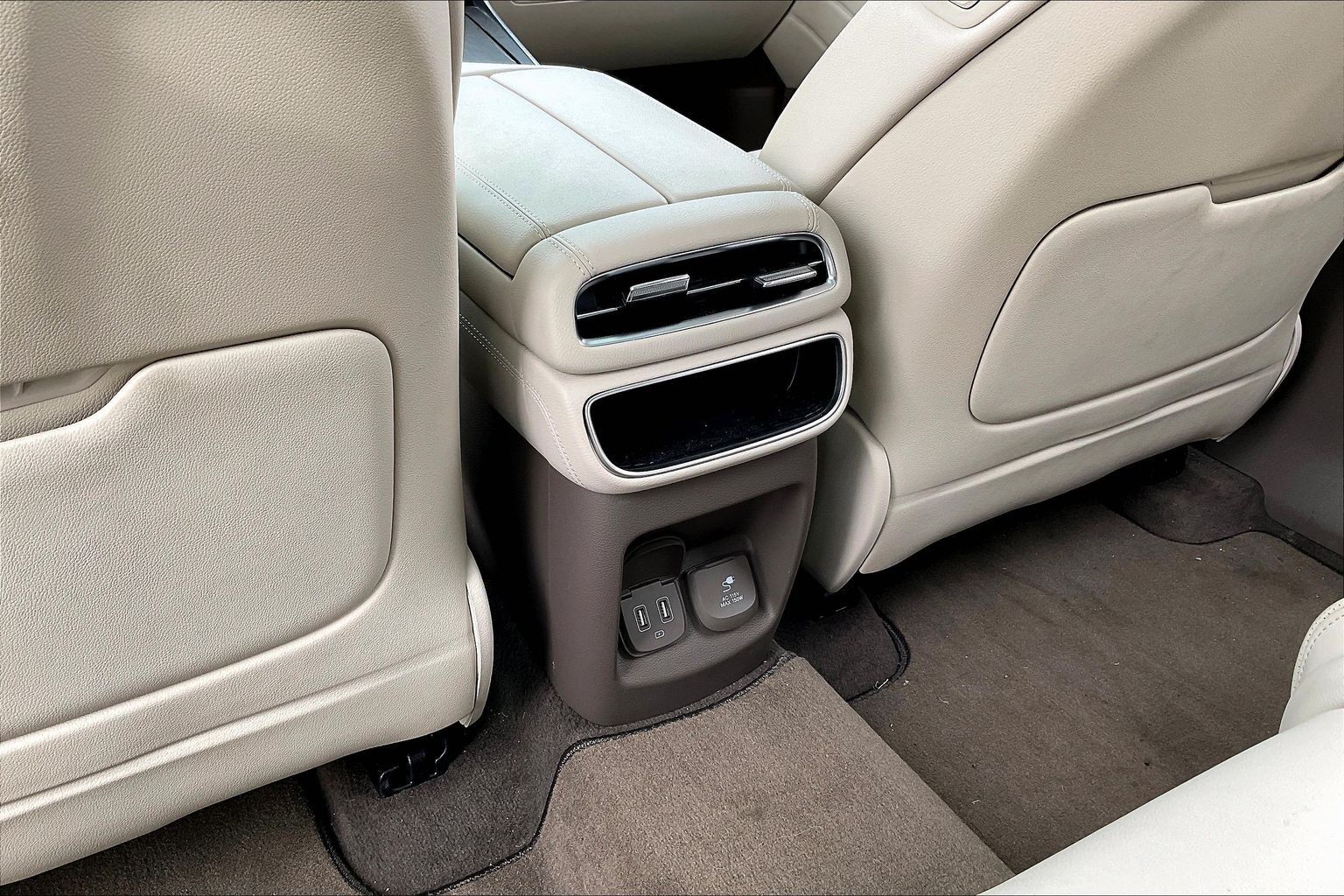 2023 GENESIS GV80 - Image 24