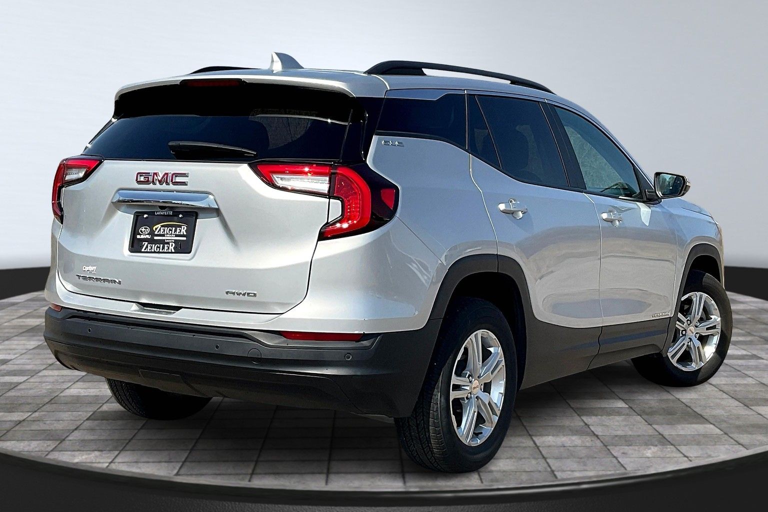 Used 2022 GMC Terrain SLE with VIN 3GKALTEV2NL138784 for sale in Lafayette, IN