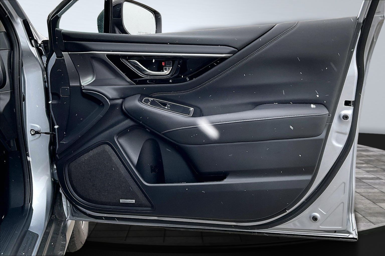 2025 SUBARU OUTBACK - Image 18