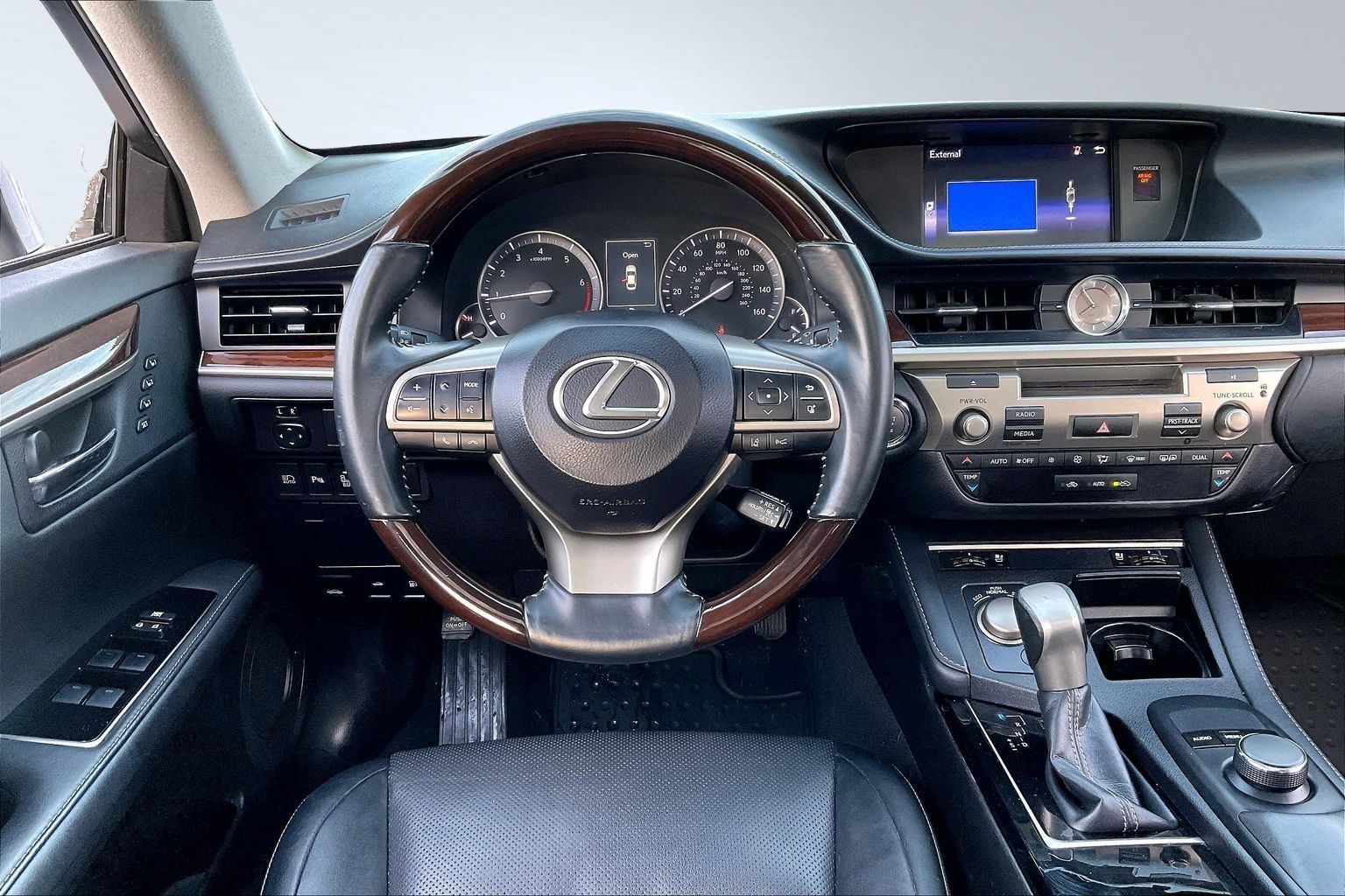 2017 LEXUS ES - Image 5