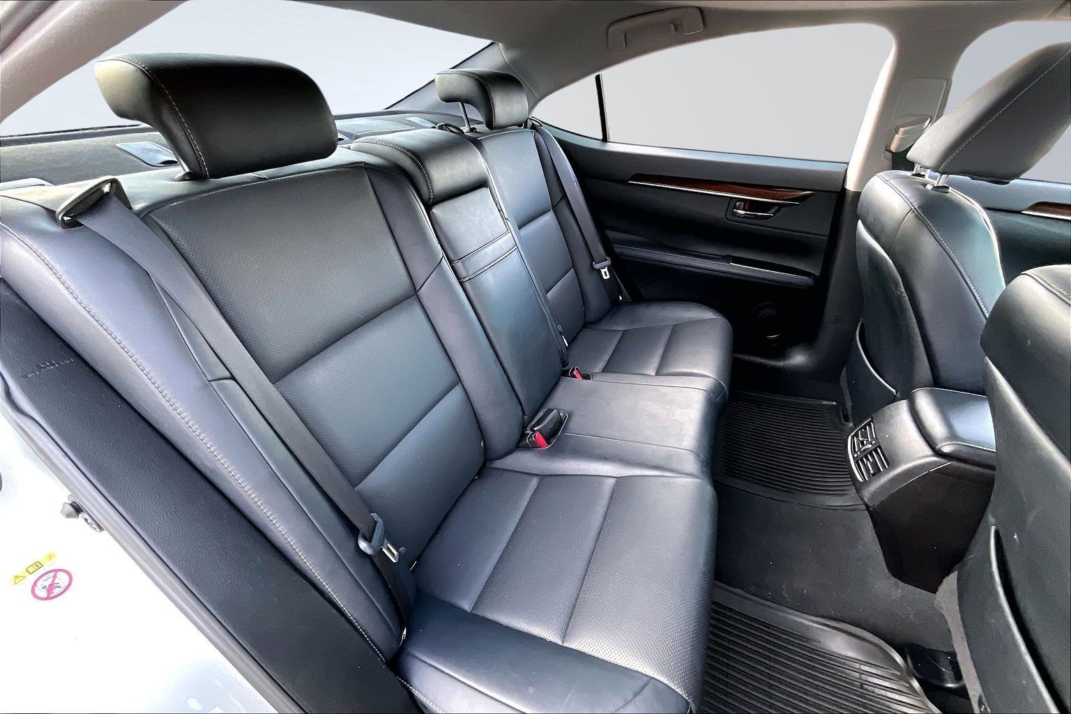 2017 LEXUS ES - Image 28