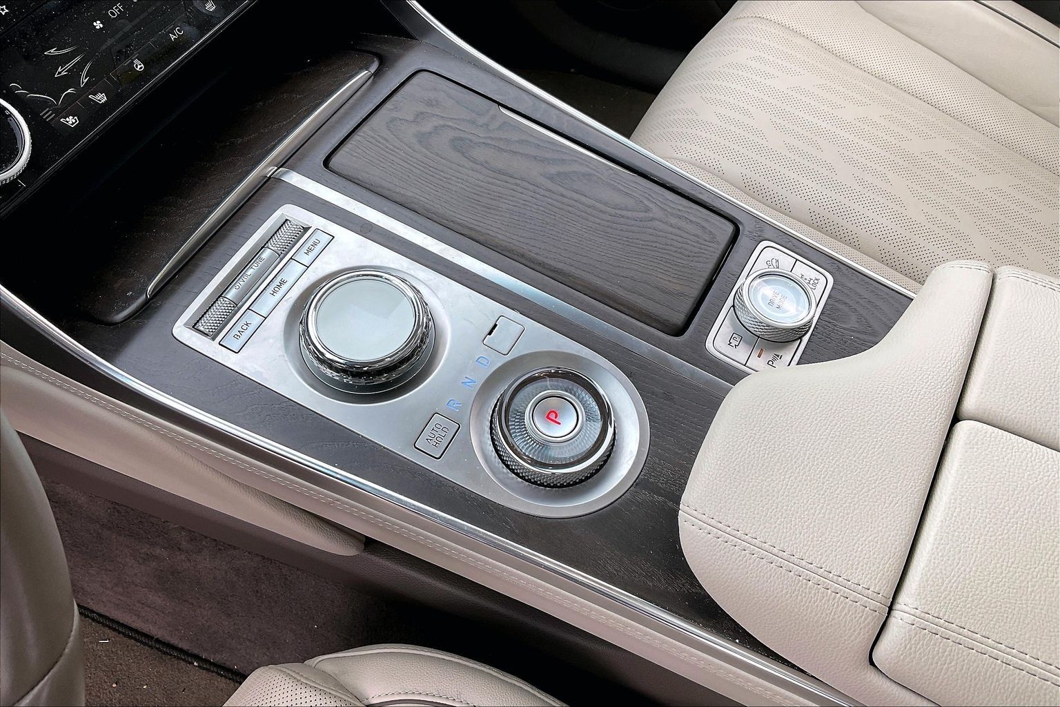 2023 GENESIS GV80 - Image 13