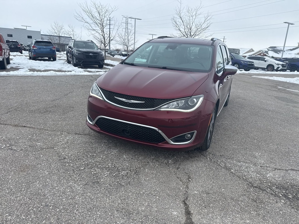 Used 2017 Chrysler Pacifica Limited Minivan/Van