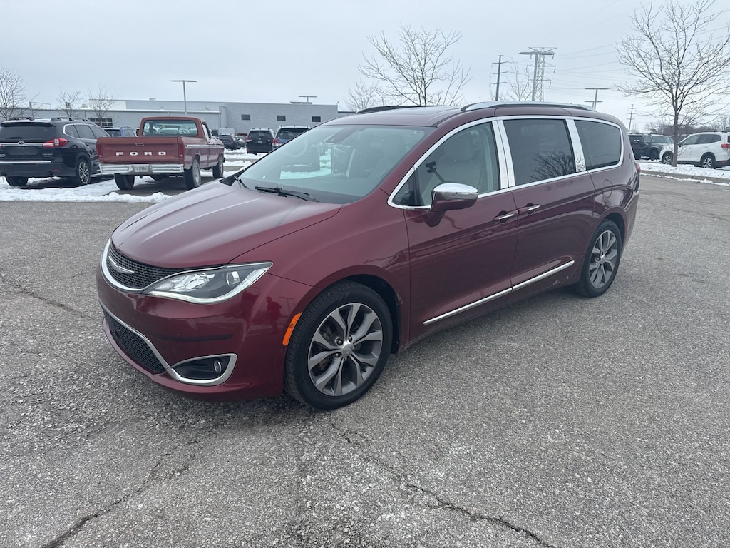 Used 2017 Chrysler Pacifica Limited Minivan/Van