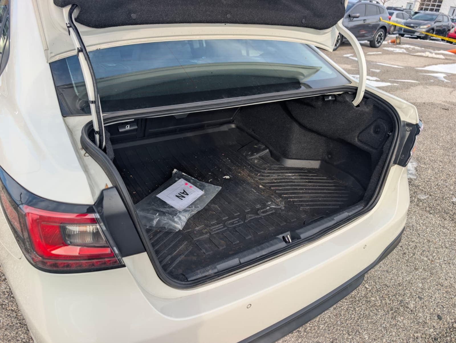 2023 SUBARU LEGACY - Image 11