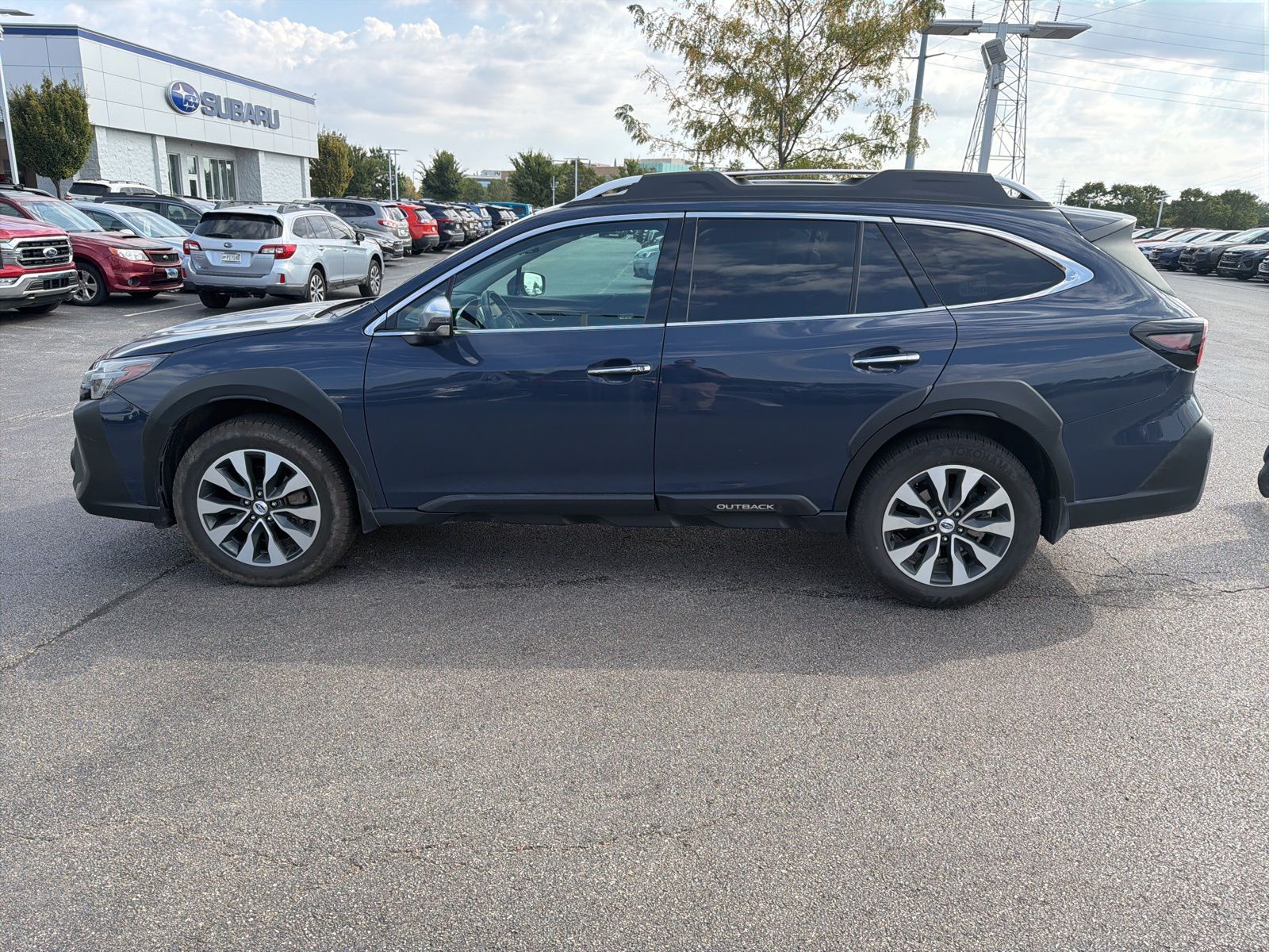 2023 Subaru Outback Touring photo 3