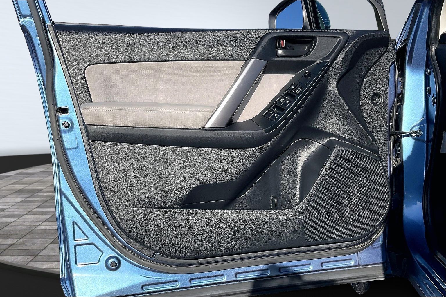 2015 SUBARU FORESTER - Image 17