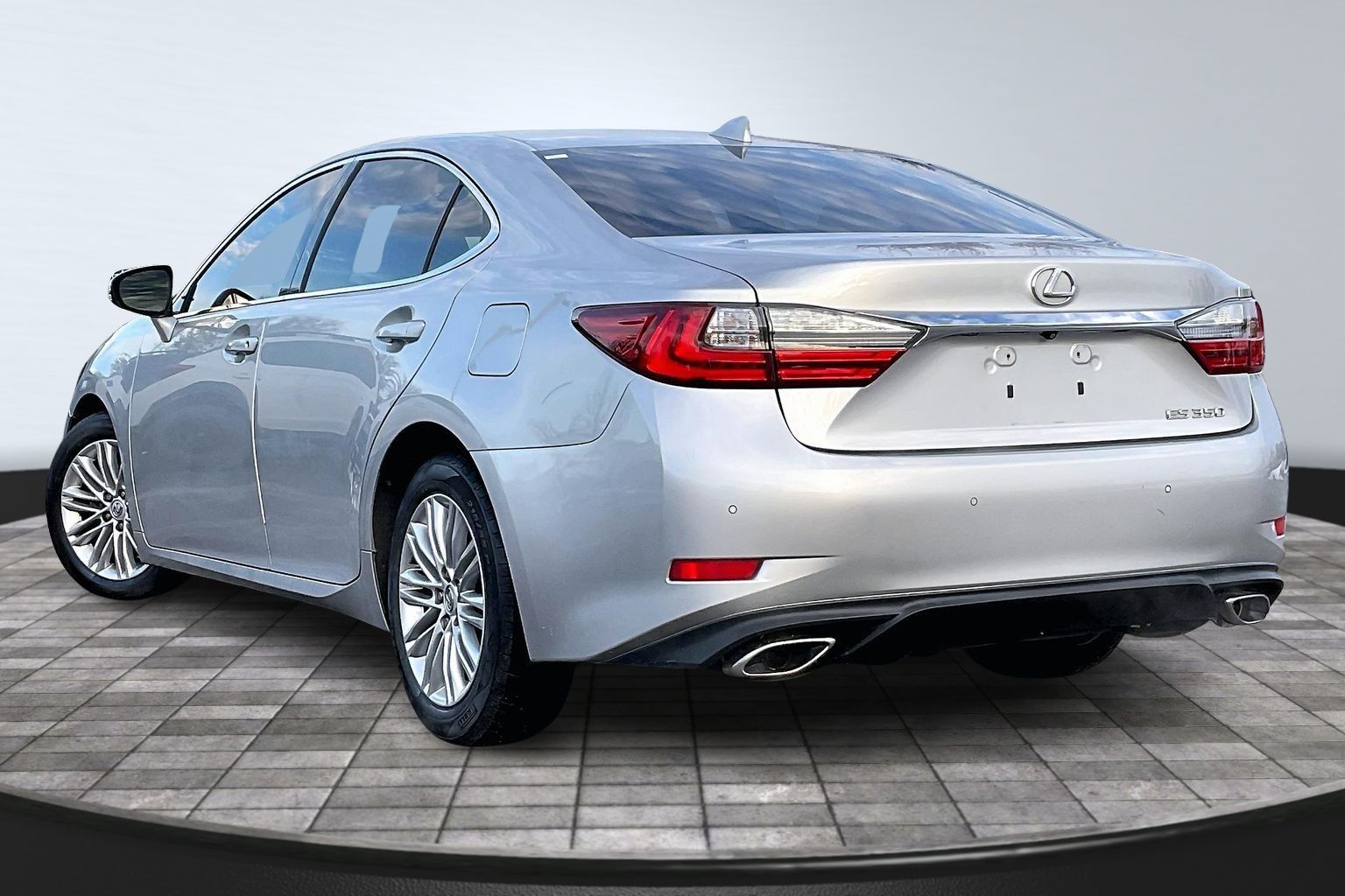 2017 LEXUS ES - Image 11