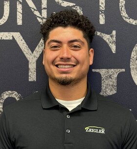 Staff member Luis Medina from ID_401f28eb0bf3