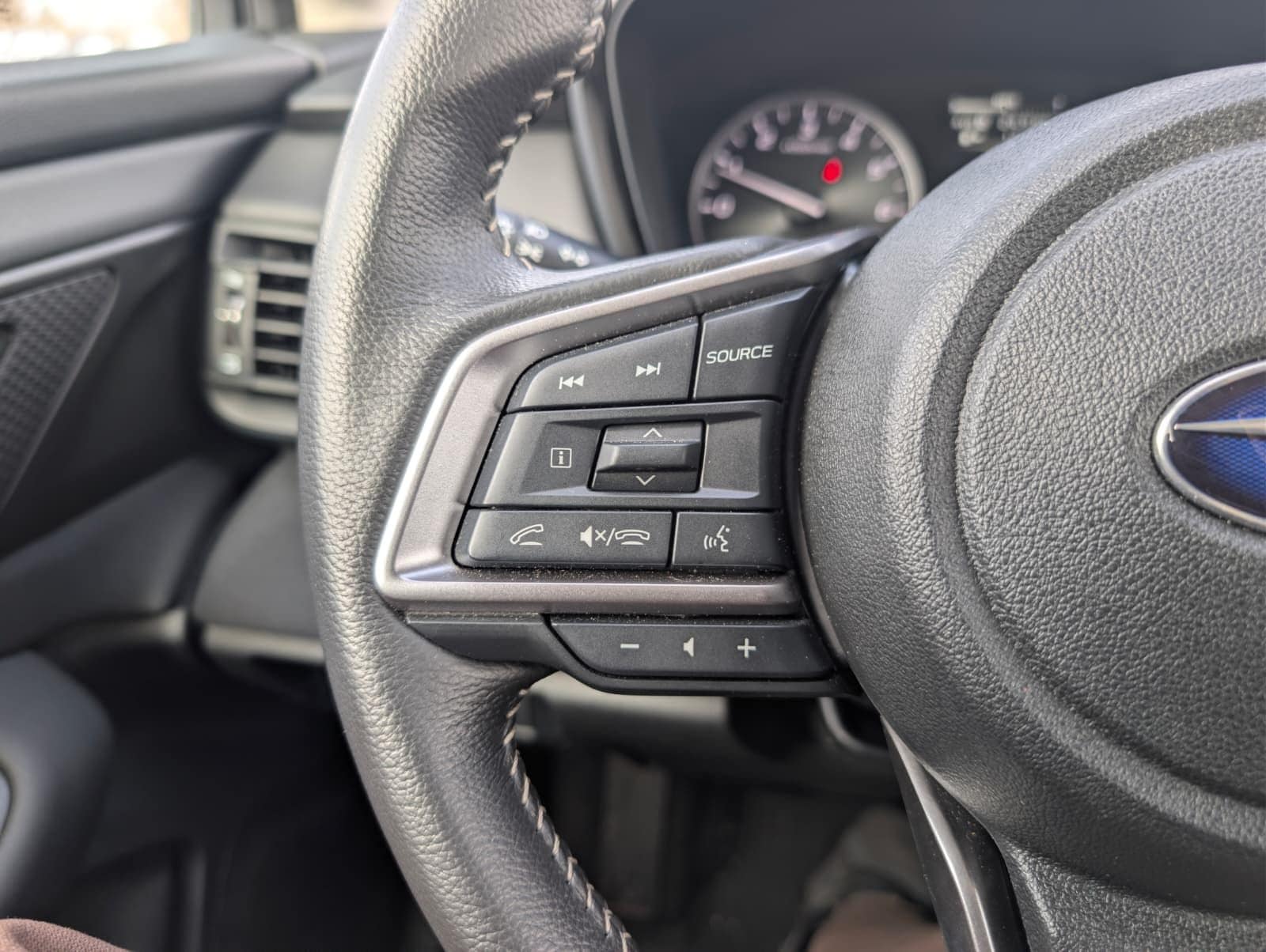 2025 SUBARU LEGACY - Image 18