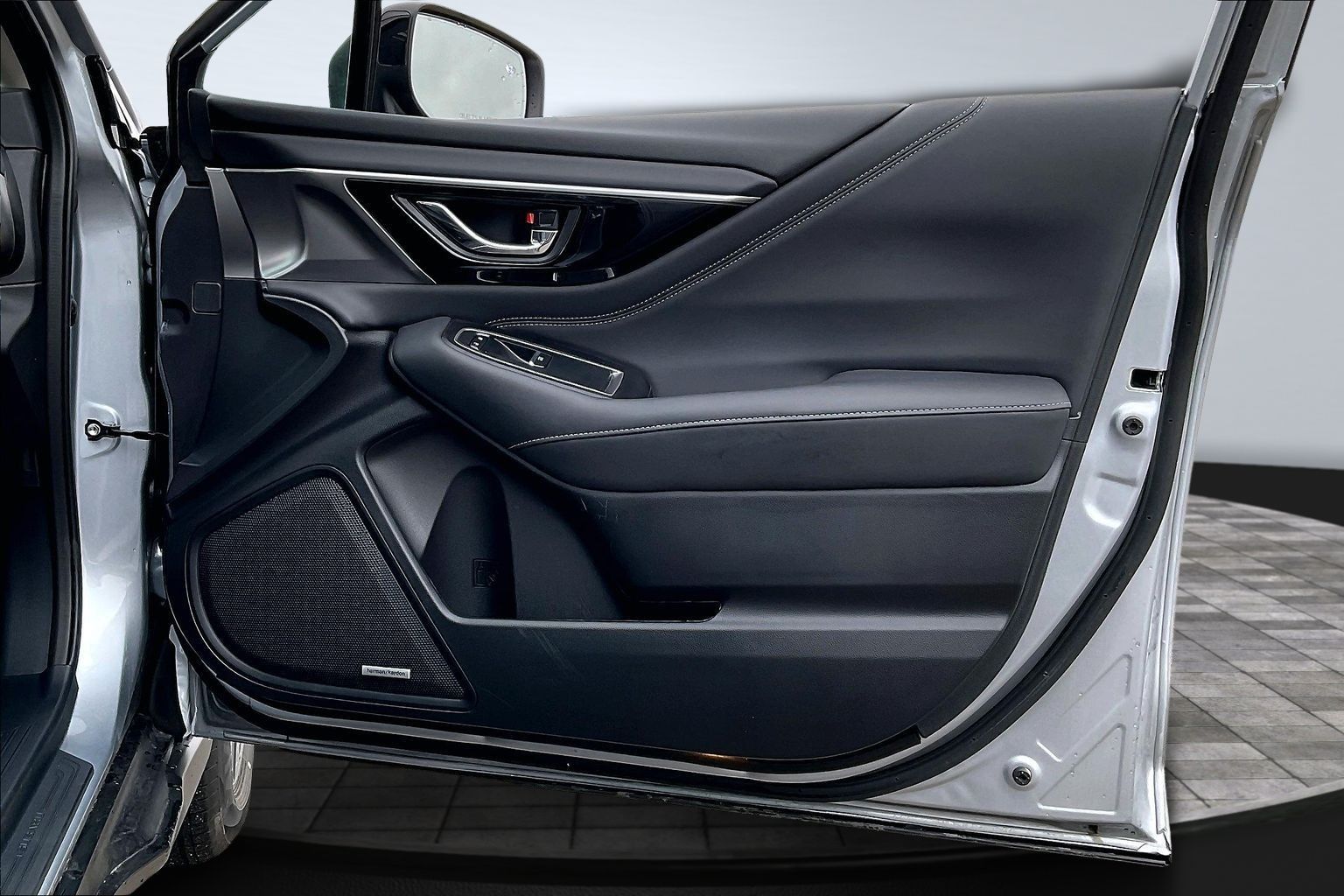 2025 SUBARU OUTBACK - Image 18