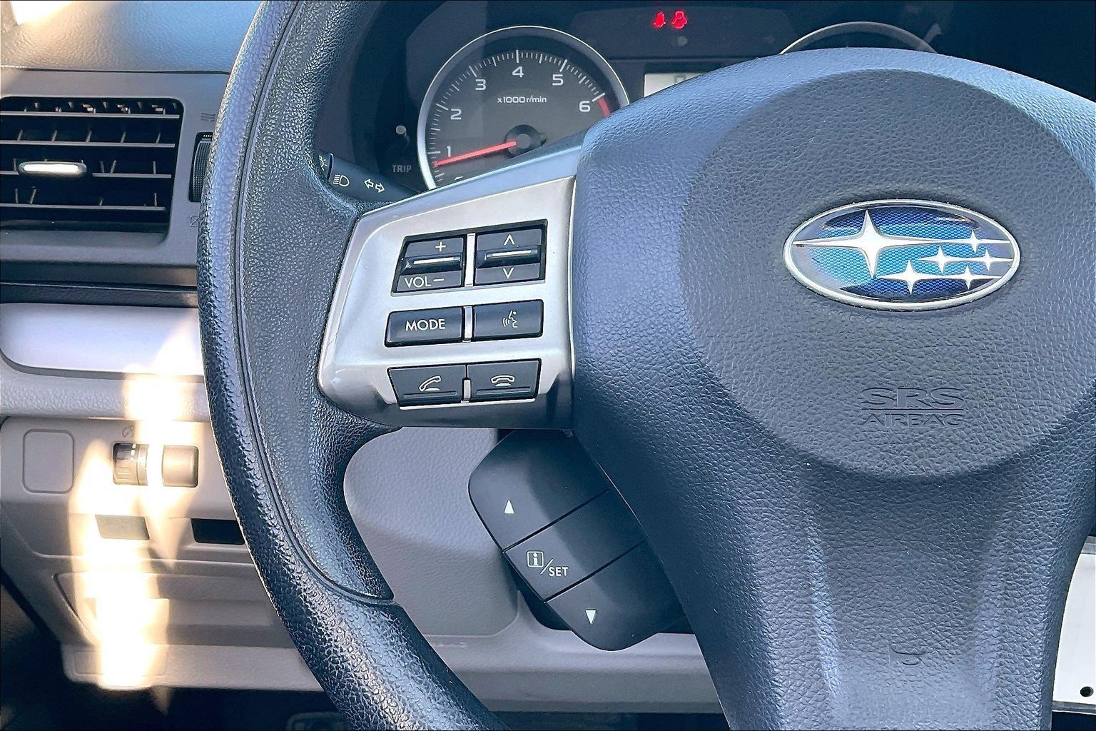 2015 SUBARU FORESTER - Image 19