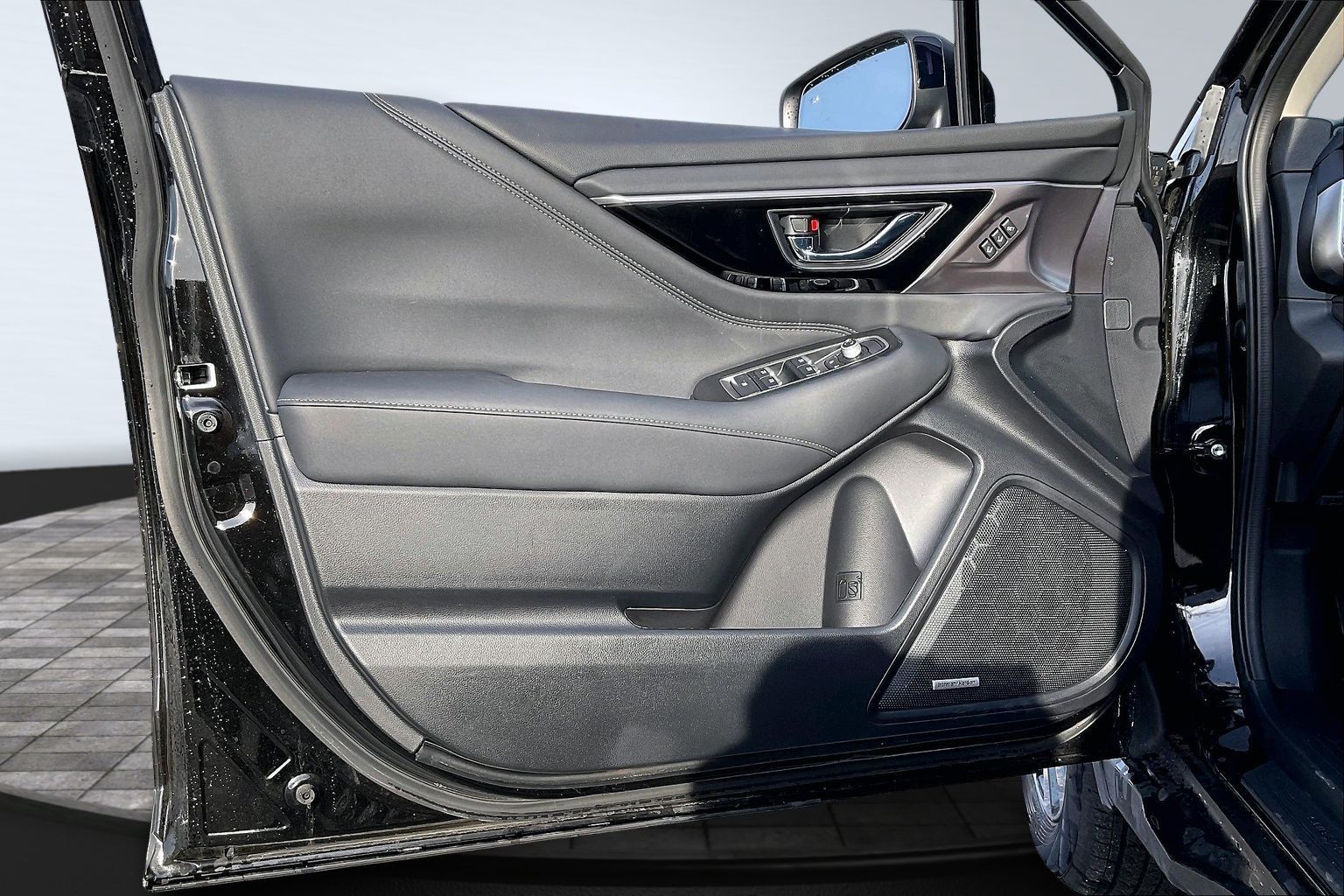 2025 SUBARU OUTBACK - Image 17