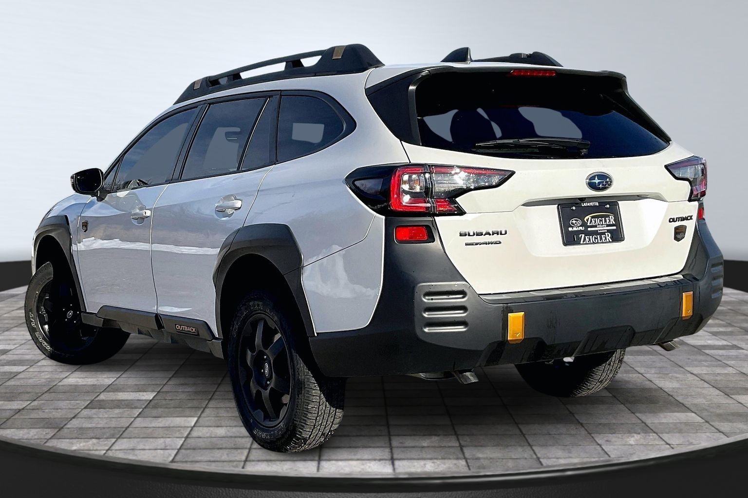 2023 SUBARU OUTBACK - Image 10