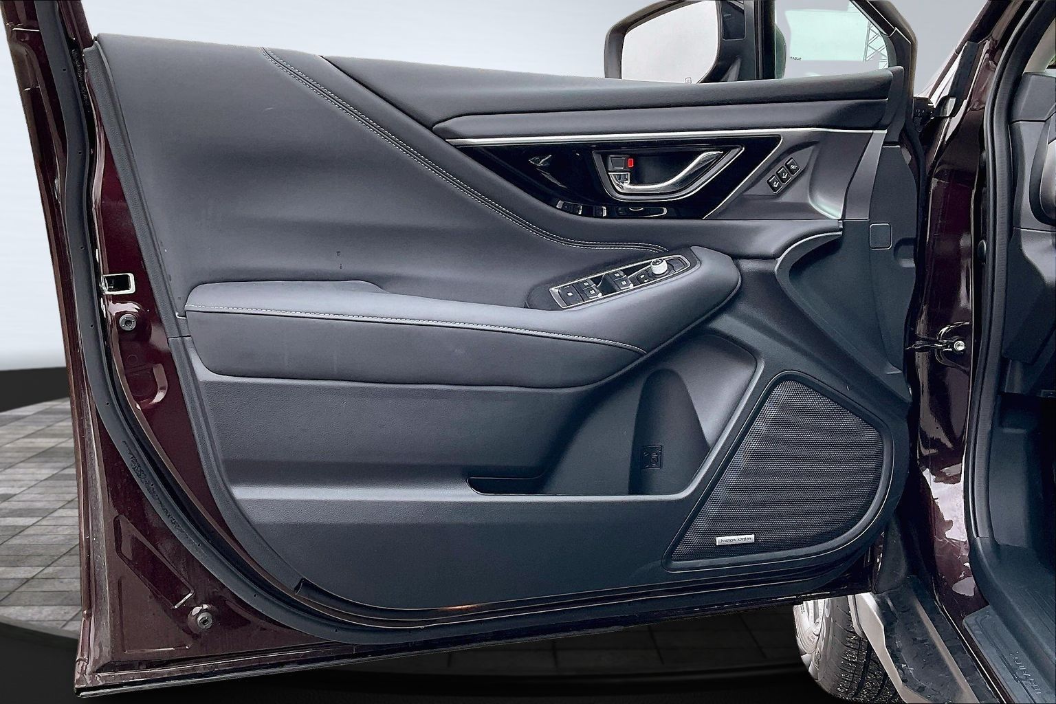 2025 SUBARU OUTBACK - Image 17