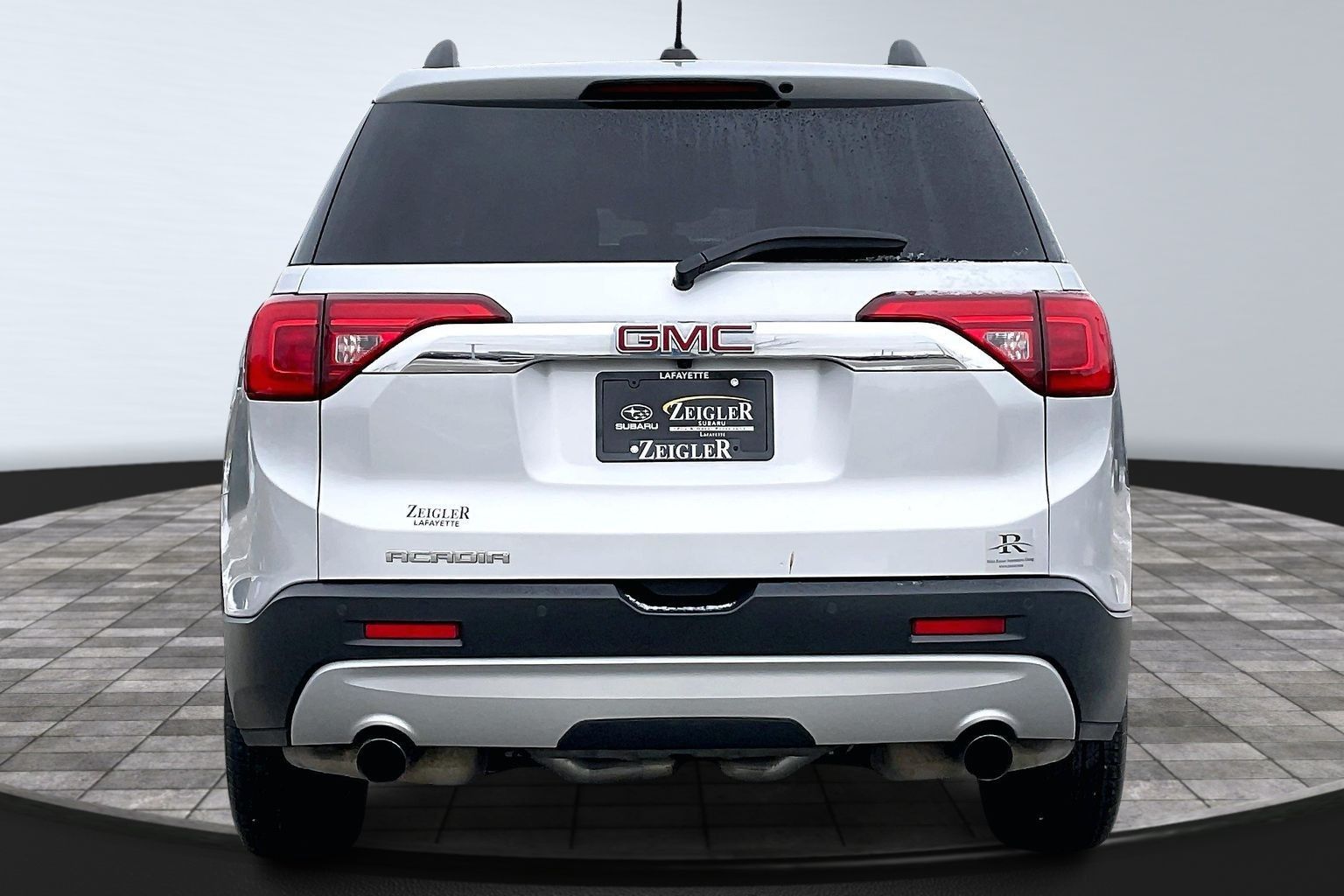 2017 GMC ACADIA - Image 4