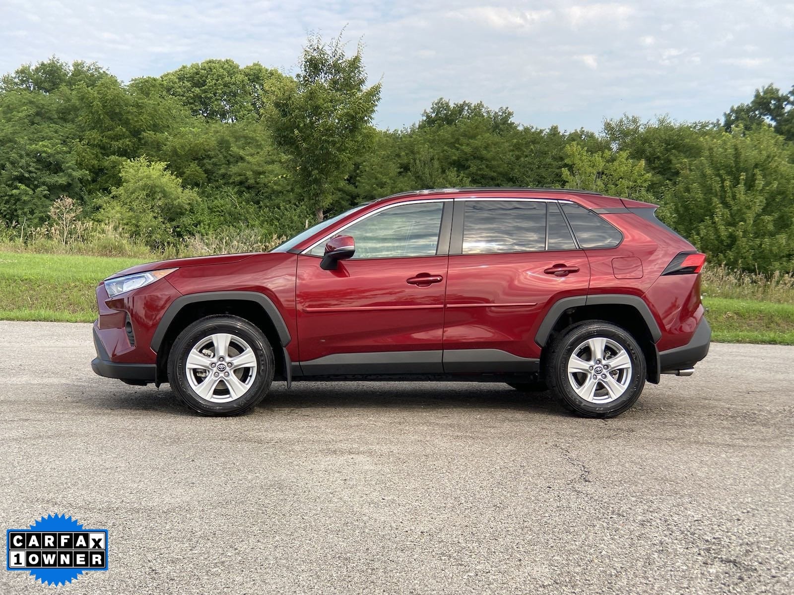 Used 2021 Toyota RAV4 XLE with VIN 2T3W1RFV2MW116350 for sale in Lafayette, IN