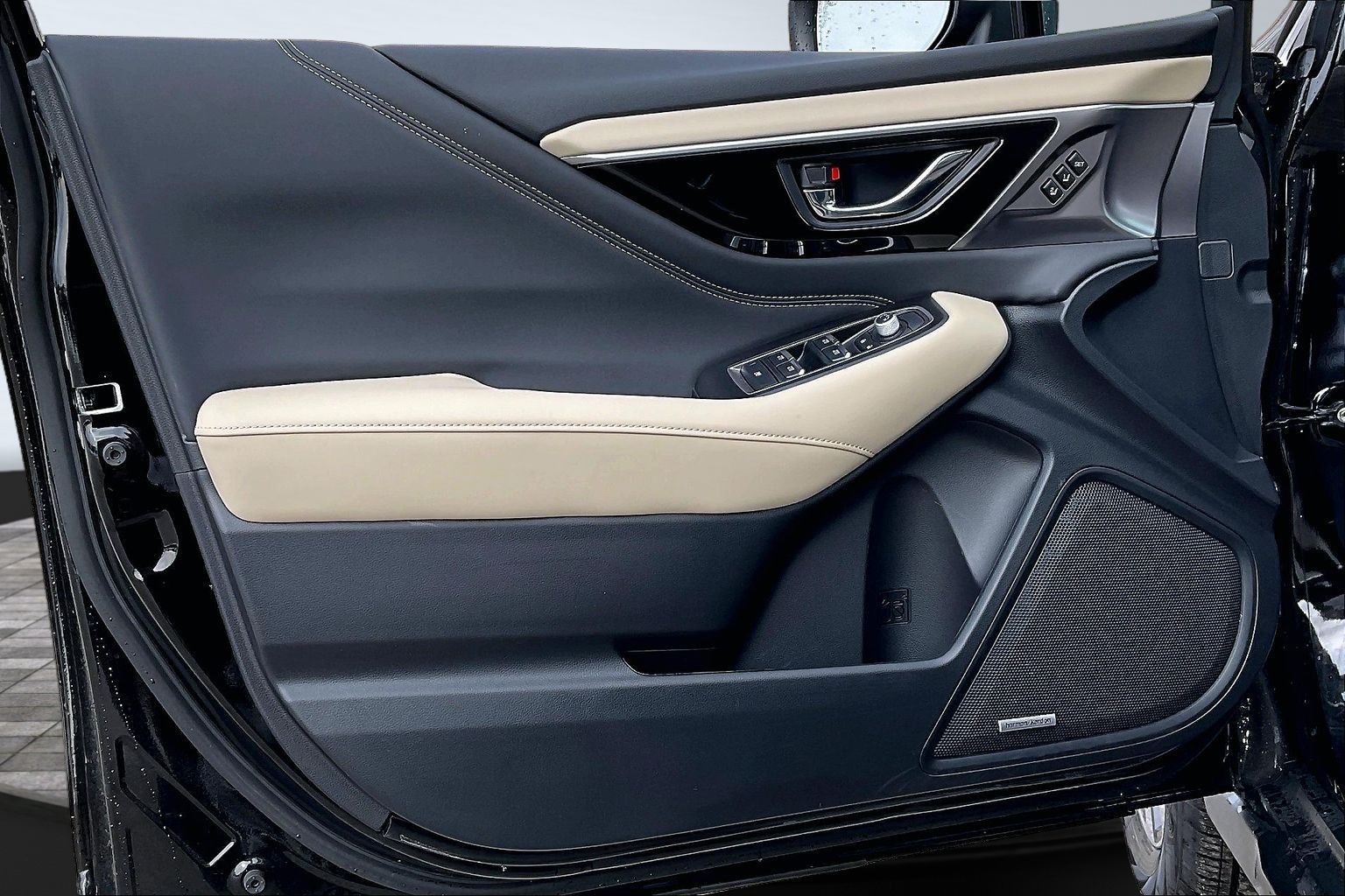 2025 SUBARU OUTBACK - Image 17