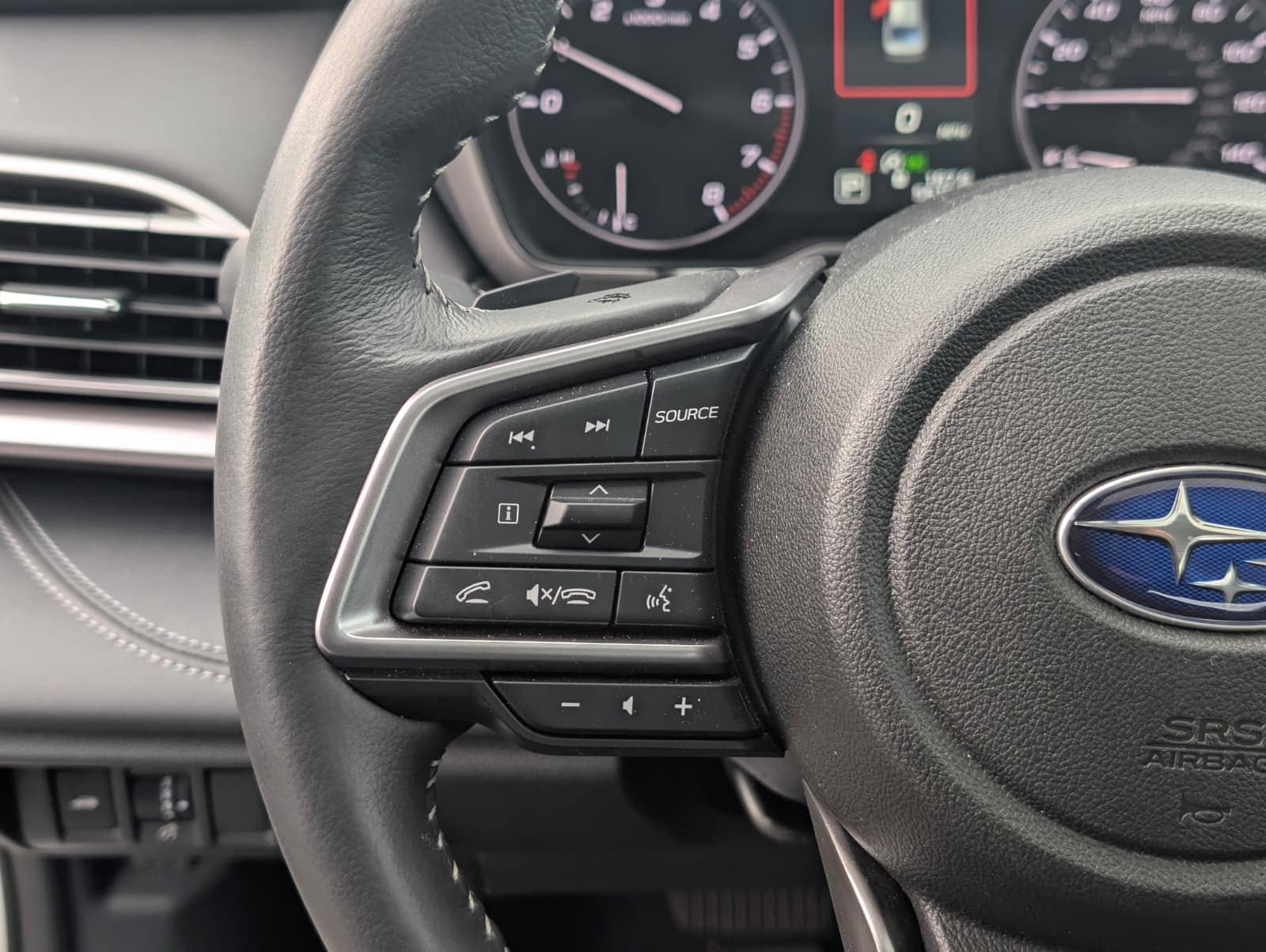 2025 SUBARU LEGACY - Image 17