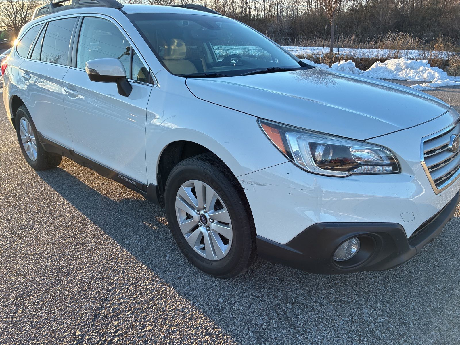 2017 Subaru Outback 2.5i Premium photo 3