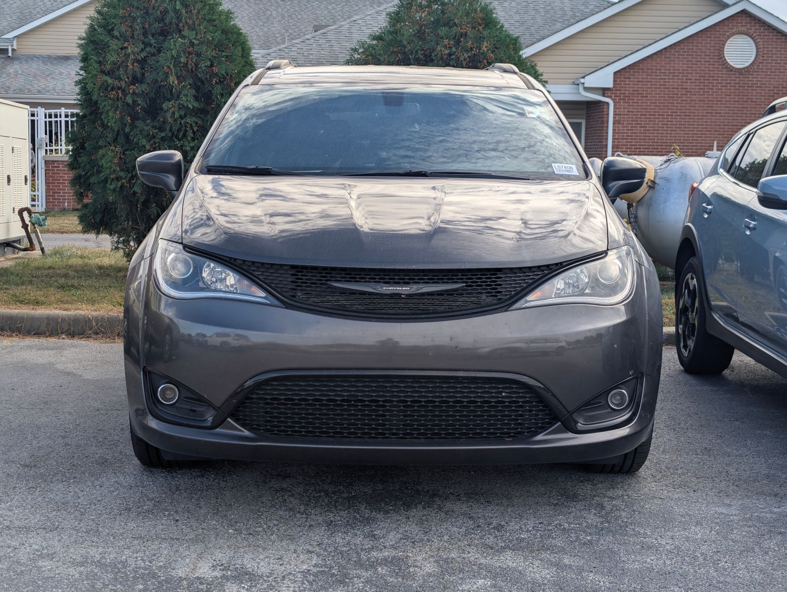 2020 Chrysler Pacifica Touring L photo 3