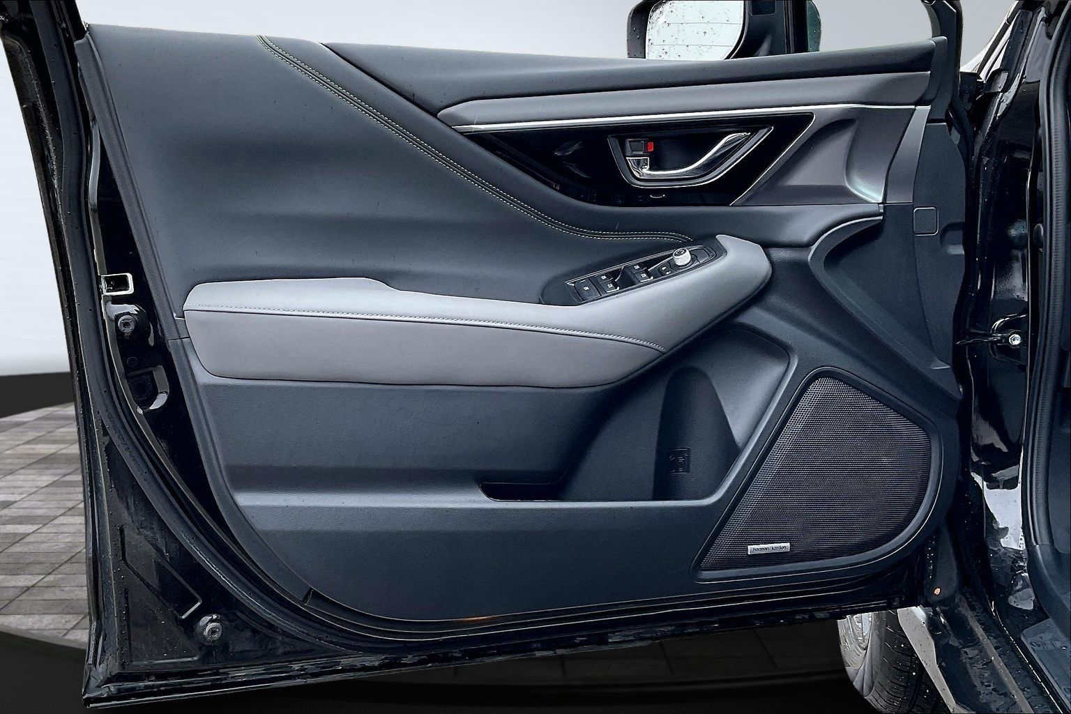 2025 SUBARU OUTBACK - Image 17