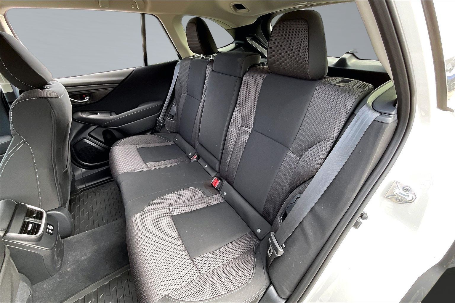 2025 SUBARU OUTBACK - Image 27