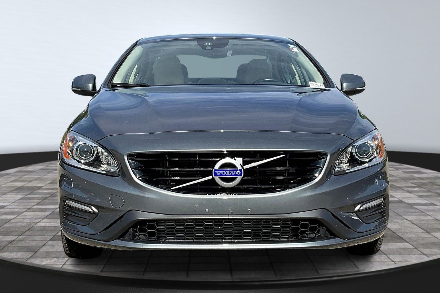 2018 Volvo S60 T5 Dynamic photo 3