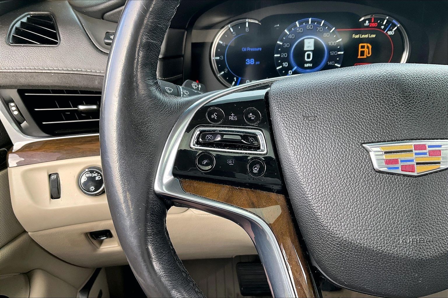 2019 CADILLAC ESCALADE - Image 19