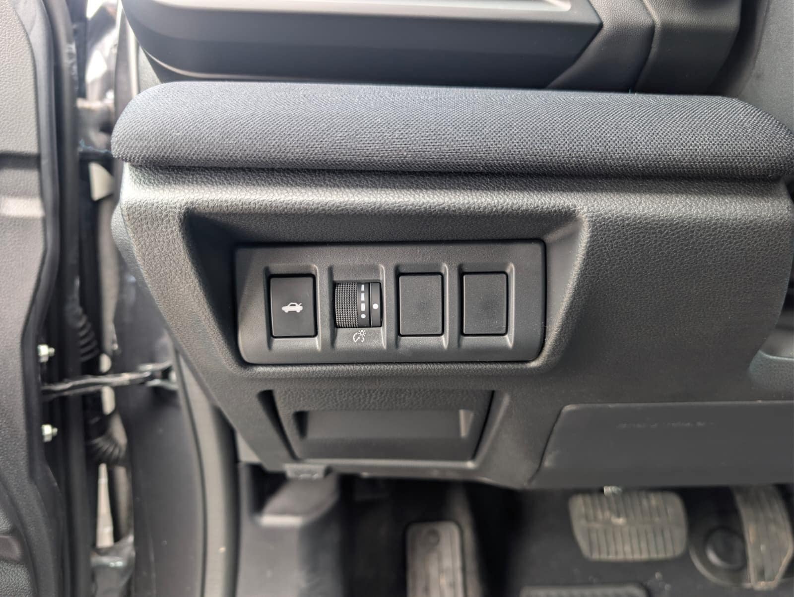 2025 SUBARU LEGACY - Image 35