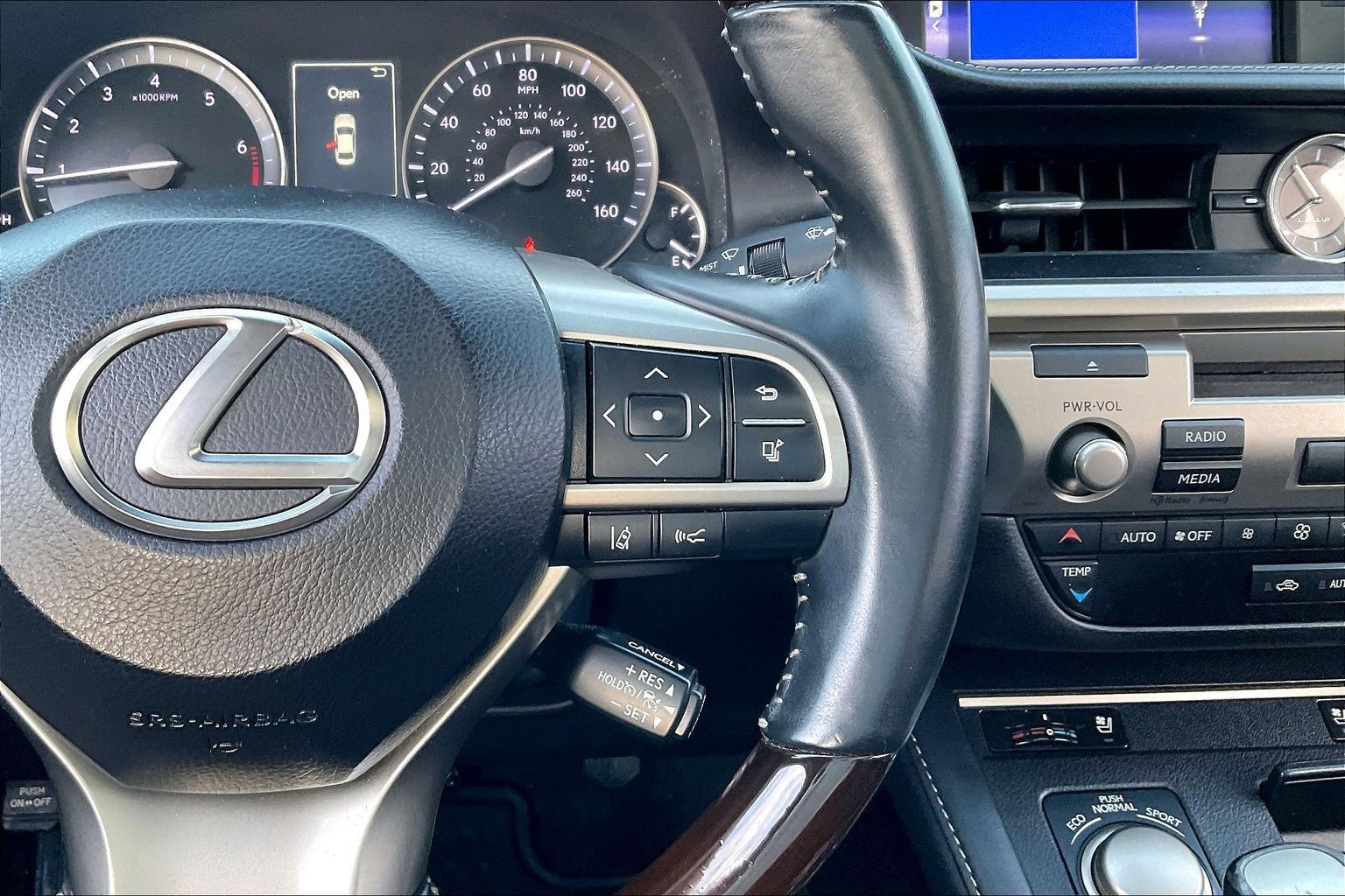 2017 LEXUS ES - Image 20