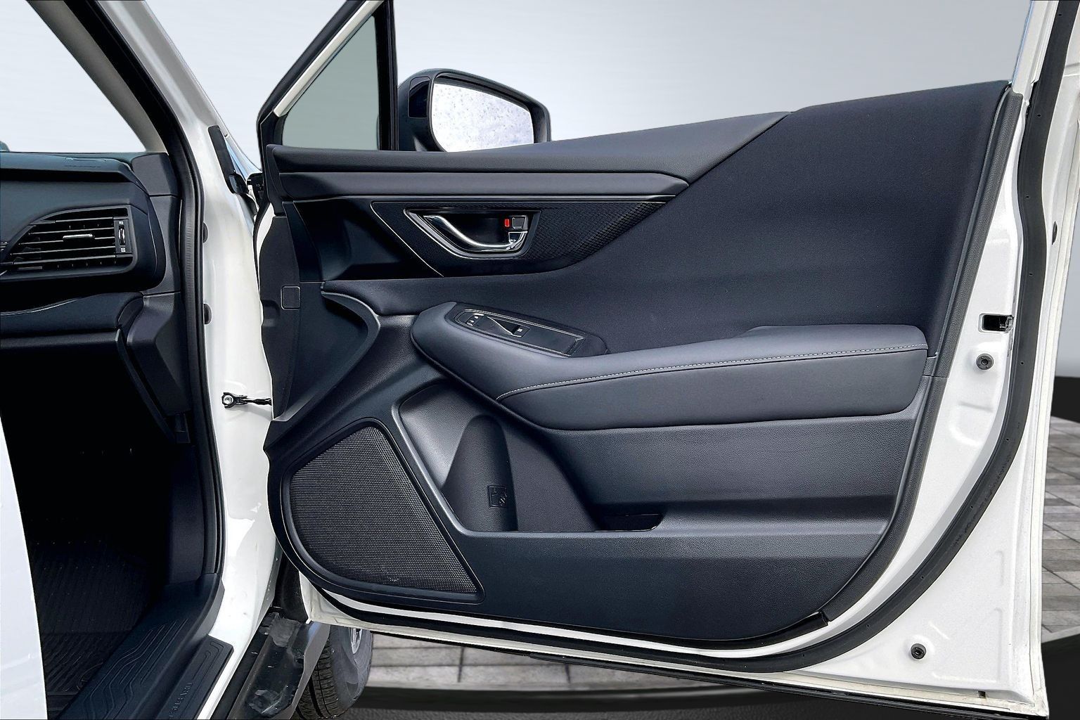 2025 SUBARU OUTBACK - Image 18