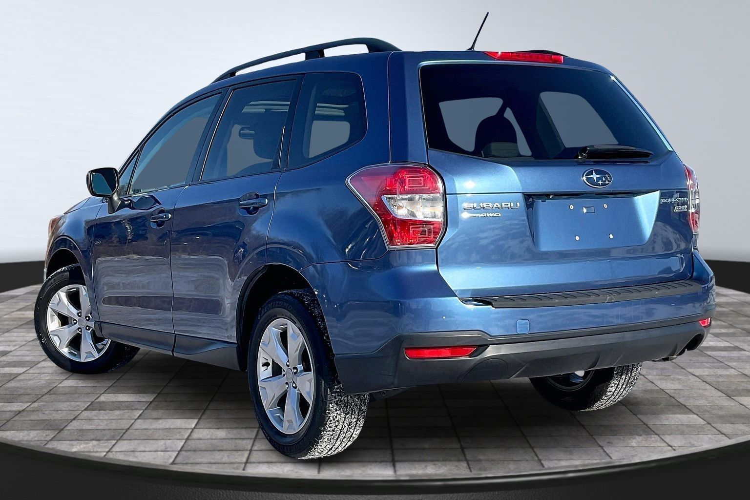 2015 SUBARU FORESTER - Image 11