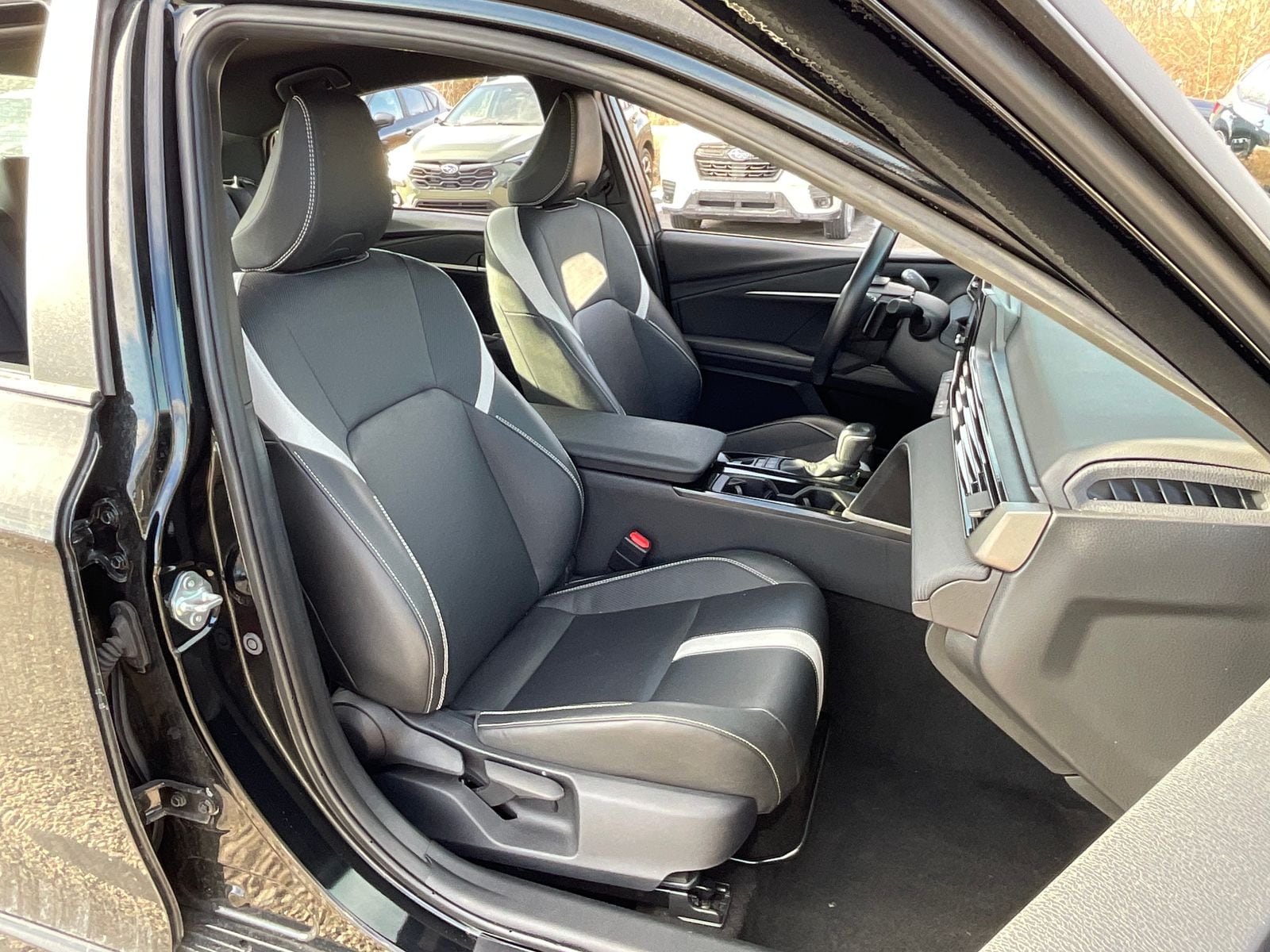 2025 TOYOTA CAMRY - Image 32