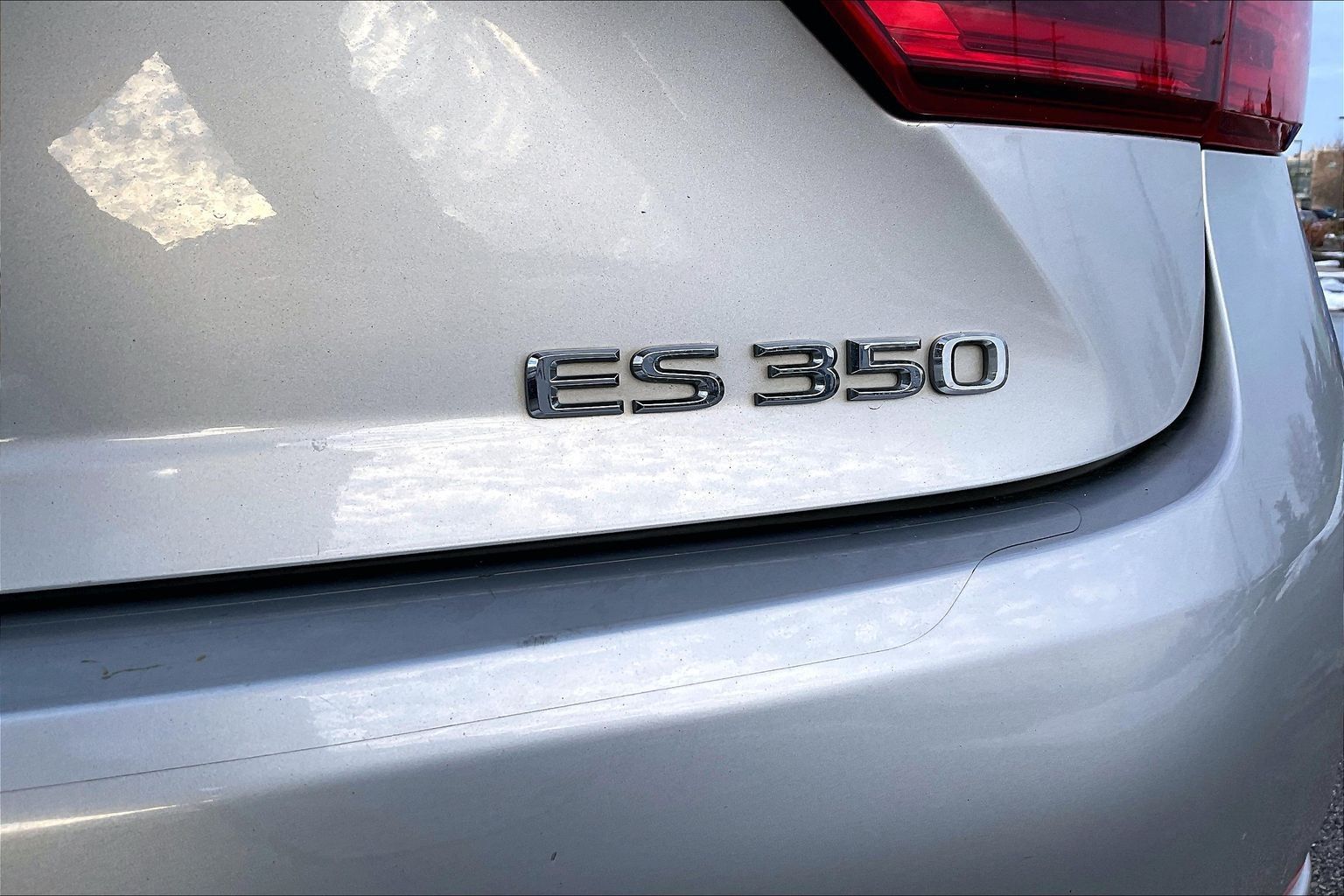 2017 LEXUS ES - Image 32