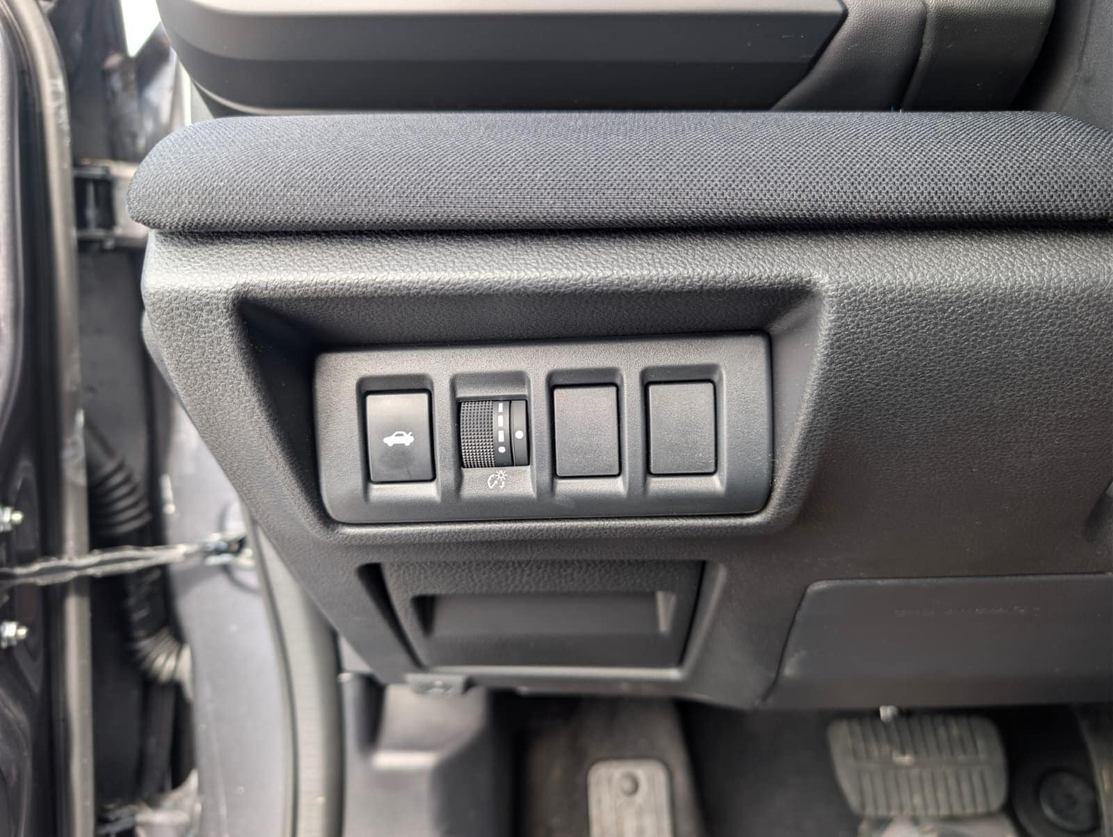 2025 SUBARU LEGACY - Image 17