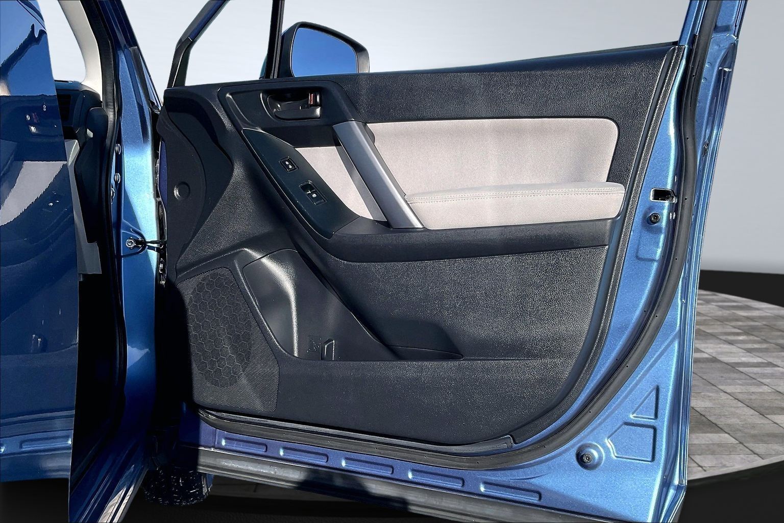 2015 SUBARU FORESTER - Image 18