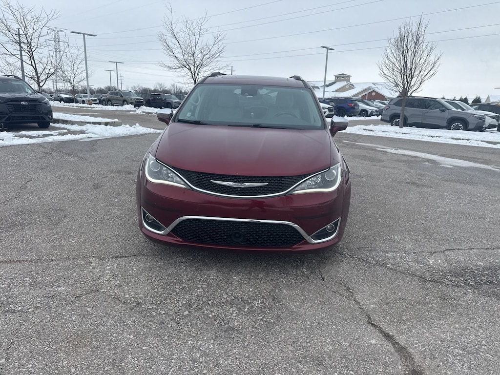 Used 2017 Chrysler Pacifica Limited Minivan/Van