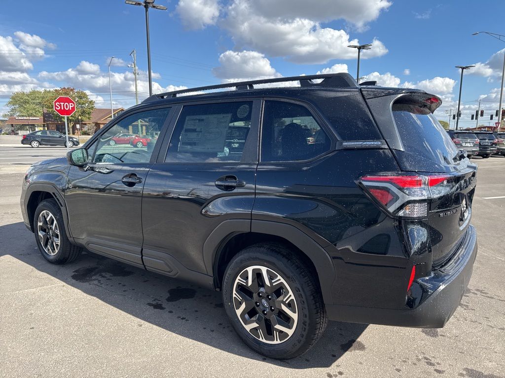 2025 Subaru Forester Premium photo 3