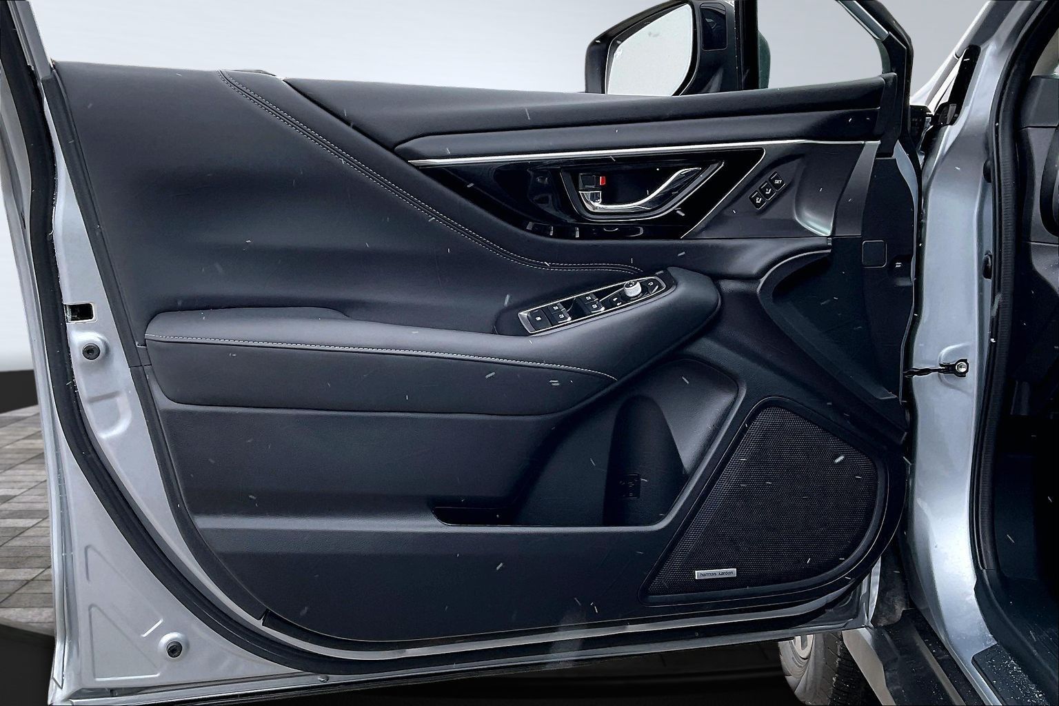 2025 SUBARU OUTBACK - Image 17