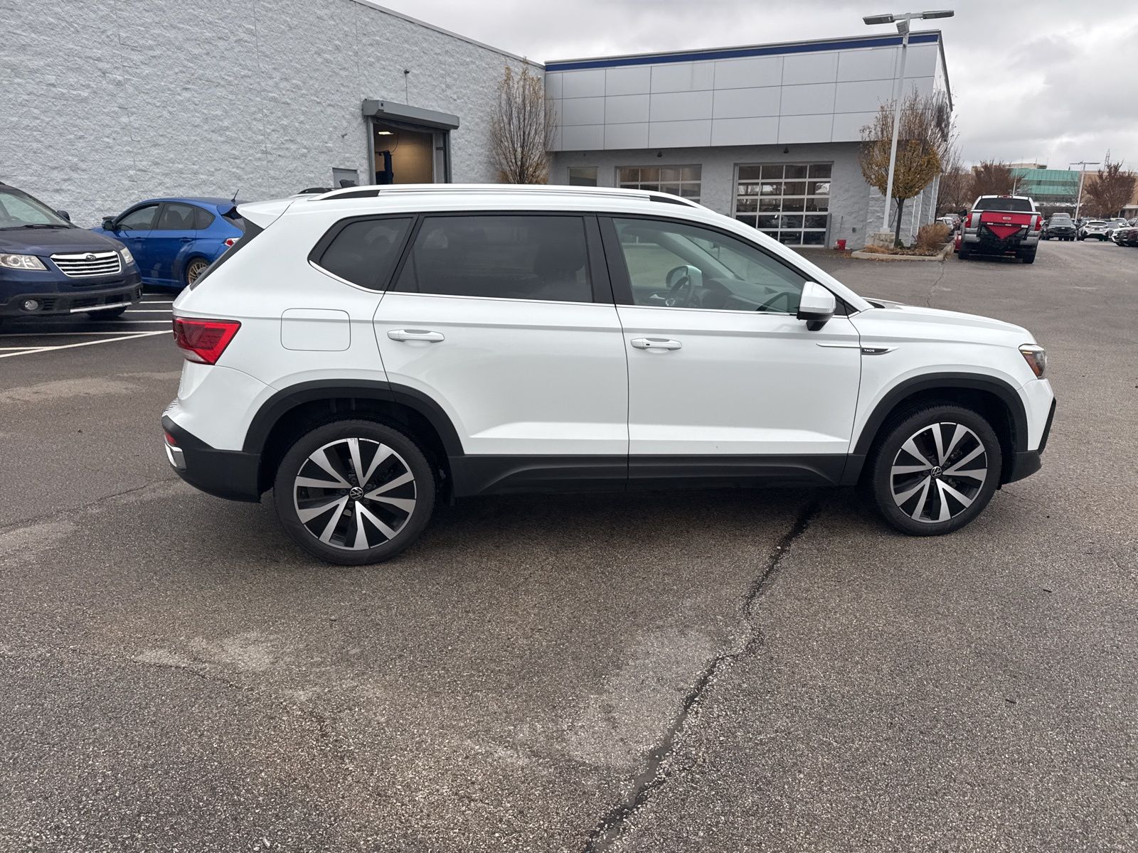 2023 VOLKSWAGEN TAOS - Image 10