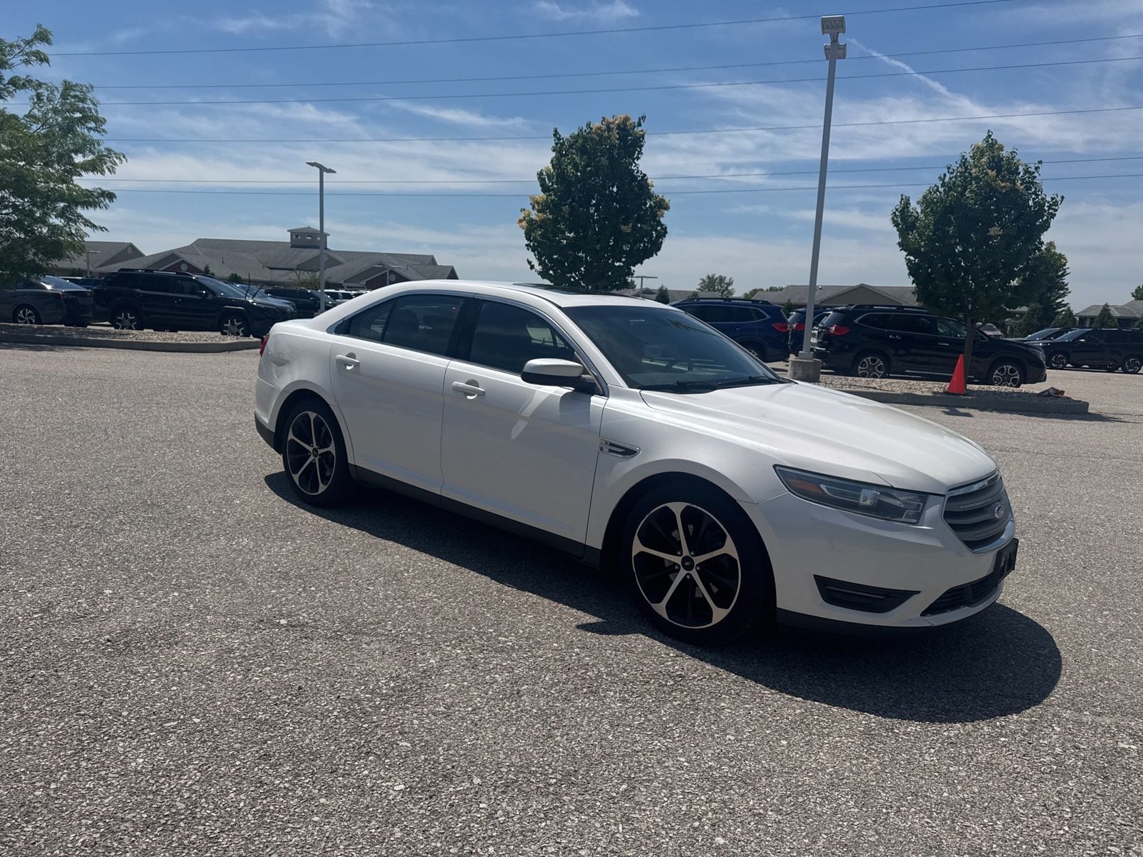 2015 Ford Taurus SEL AWD's photo